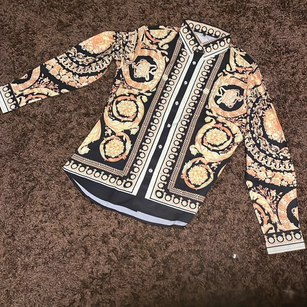 Regular shirt, size medium brand new it’s fit like S.1/2